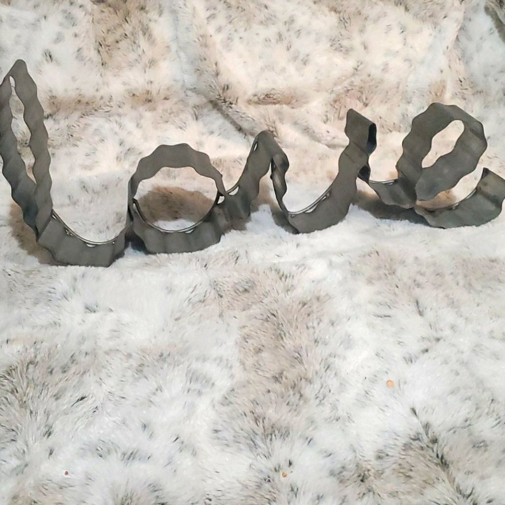 Aluminum love sign